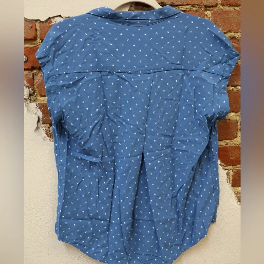 JACH’s Girlfriend Blue & White Sleeveless Button Down Top - Picture 5 of 7
